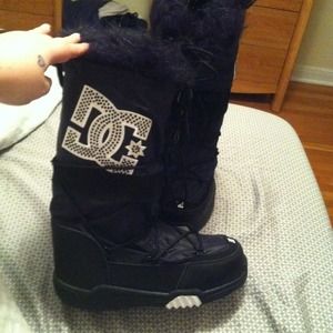 *REDUCED DC black faux fur nylon NWOT boots