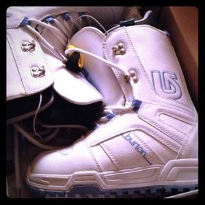 Burton snowboard boots (Casa) white/light blue