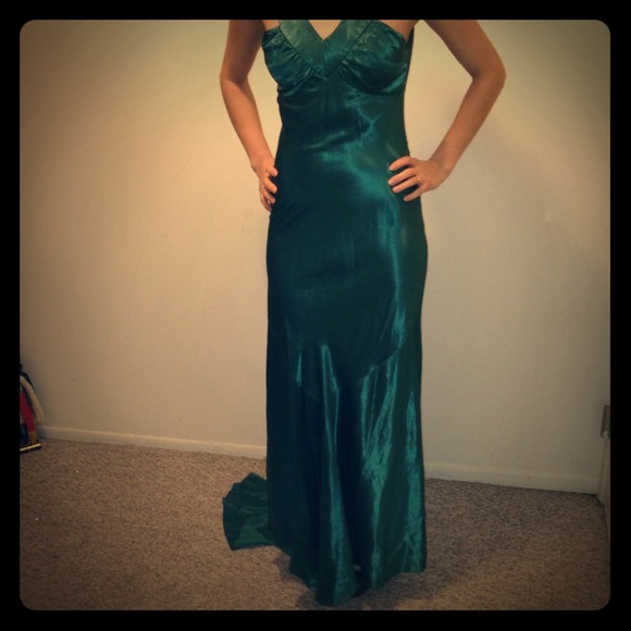 Dresses & Skirts - 🆑🅾⭕️❌❌Emerald green gown