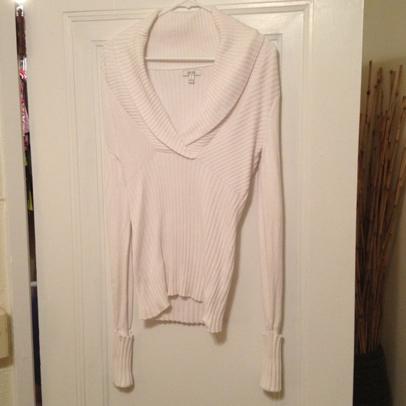 ⚡Reserved for @michellebess⚡Cache sweater