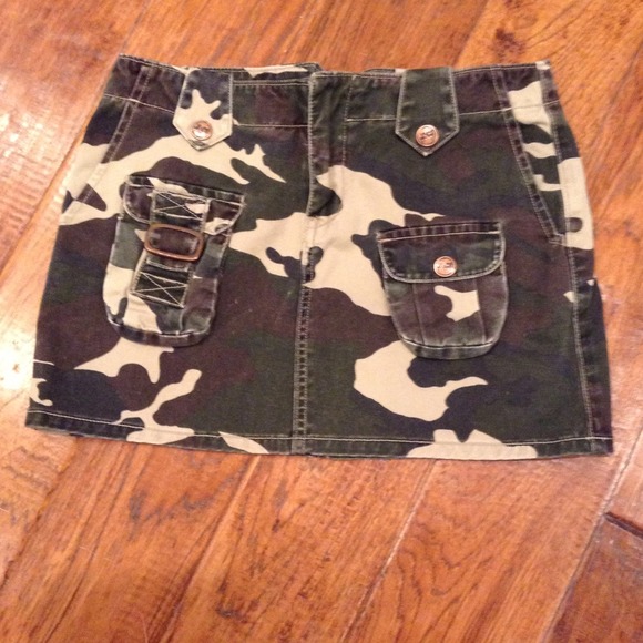 J & Company Camo Skirt - Picture 1 of 2