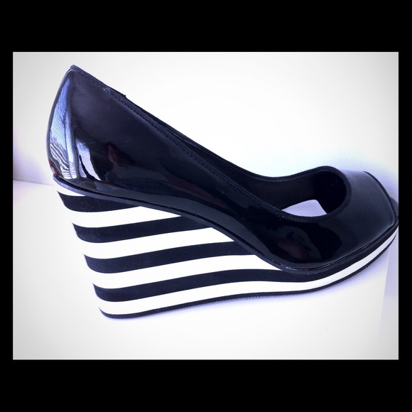 SOLD Black-and-white American Eagle wedges  SOLD