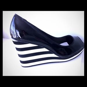 SOLD Black-and-white American Eagle wedges  SOLD