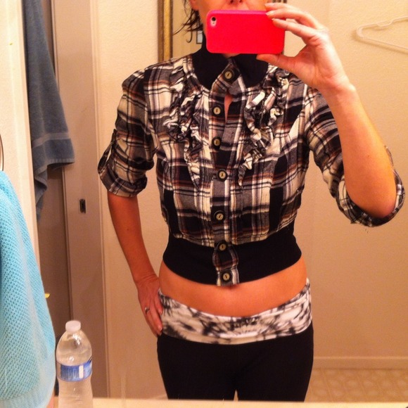 Cropped flannel button up ❤ - Picture 3 of 3