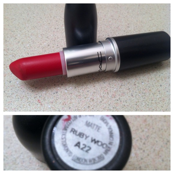 MAC Ruby Woo Lippy