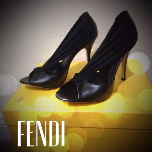🎀👠Fendi Open Toe Heels🎀👠