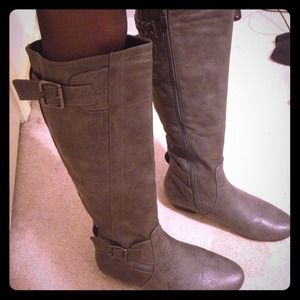 Grey boots sz 6