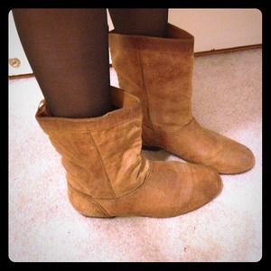 Suede+leather booties.