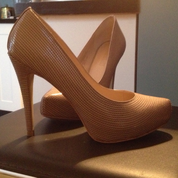 Colin Stuart nude stitched pumps