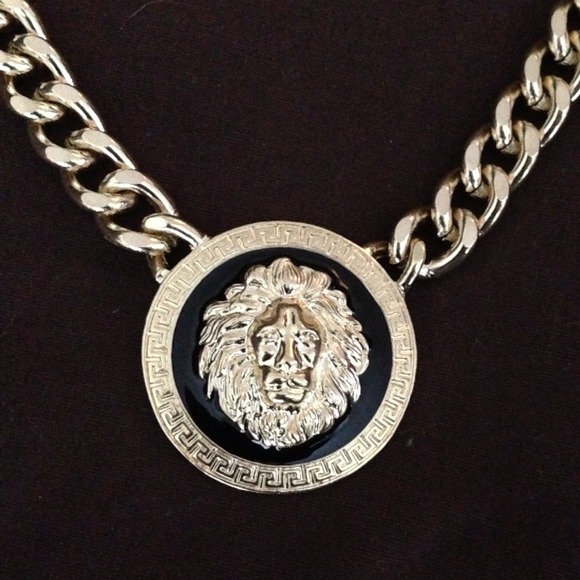 Gold lion chain necklace 🆕