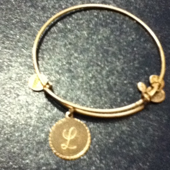 SOLD as bundle to @laurend19