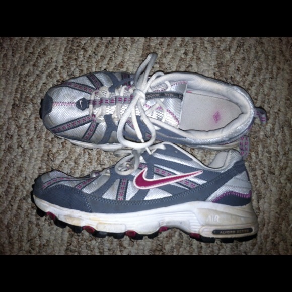 Nike sz 10 purple,grey,white