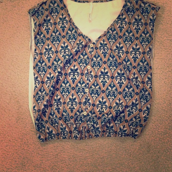 Faux button up crop top - Picture 1 of 3