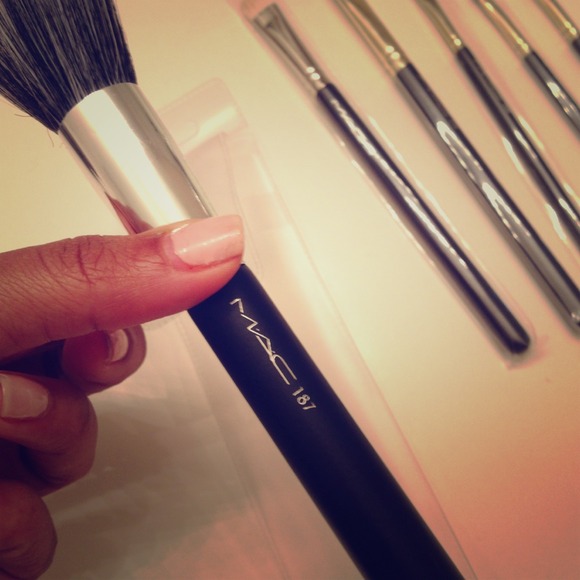 Mac Brush # 187 I love this brush!