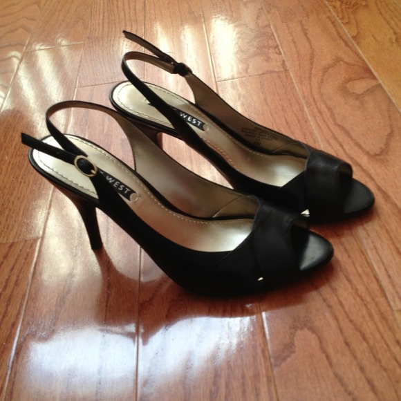 Nine West black leather heel