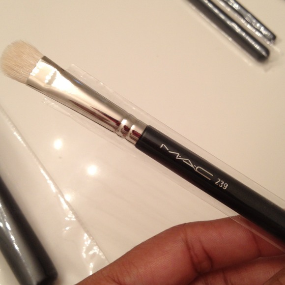 MAC Make up brush#239 Eye Shader