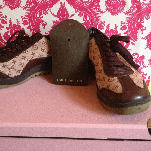Used Louis Vuitton sneakers💢SOLD💢