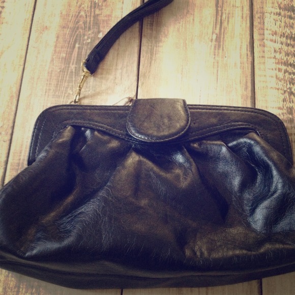 Black clutch