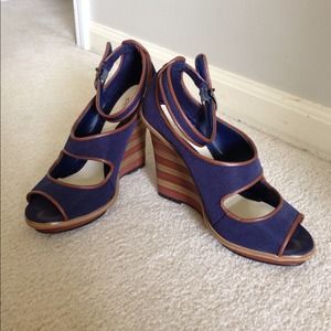 Lela Rose navy and cognac wedges