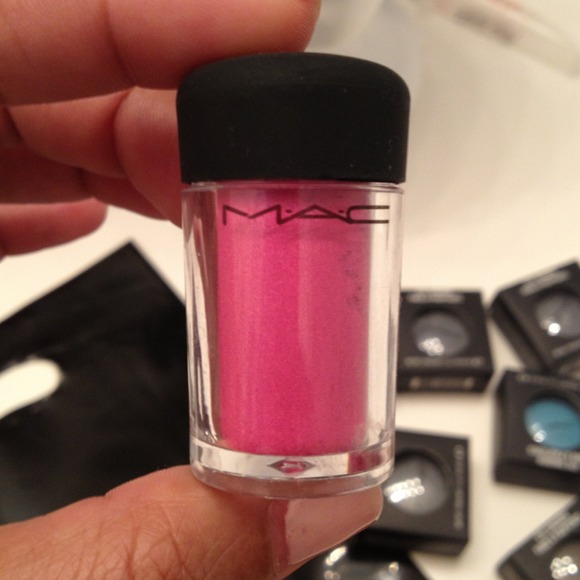 MAC shadows - Picture 2 of 4