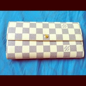 100% Authentic Sarah wallet