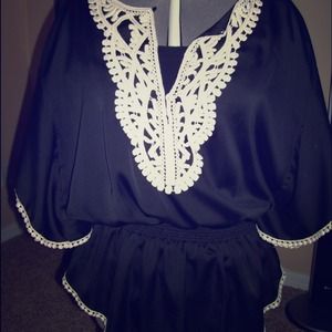 ~~SOLD~~Pretty black and white lace top