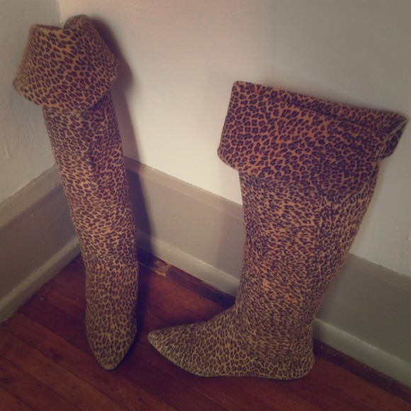 Vintage leopard knee high boots😻