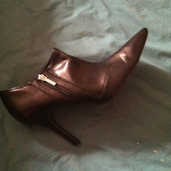 Guess leather boots