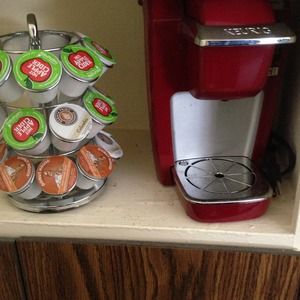 Keurig coffee maker w/k cup tree & k cups