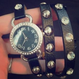 [ TRADED 🐥] Black & Silver Rhinestone Watch Br...