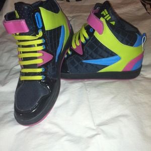 ♦Reserved til 1/30 ♦Neon high top sneakers