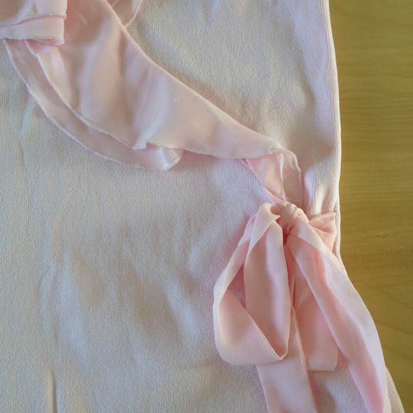 💕Beautiful pink blouse💕 - Picture 3 of 4