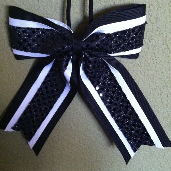 Cheer bow BLACK,SILVER, OR PURPLE