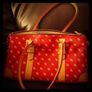 Gorgeous red Dooney and Bourke purse.
