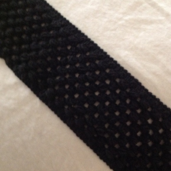 Chic black belt in black stretch knit with 2 snaps