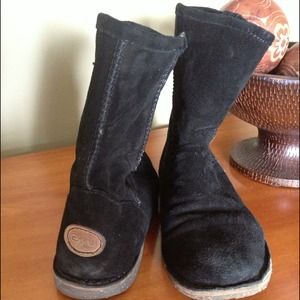 Emu "Inverlock" boots.