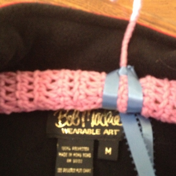 Beautiful blk and red fleece jacket very warm - Picture 2 of 2