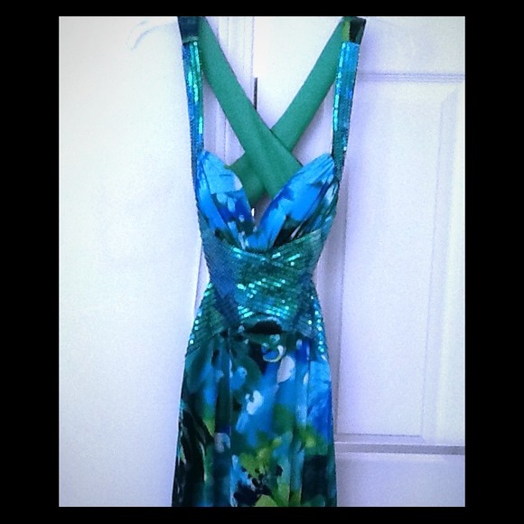 Prom dress - Picture 1 of 4