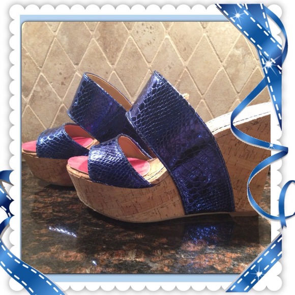 Blue Metallic Nine West Sandels