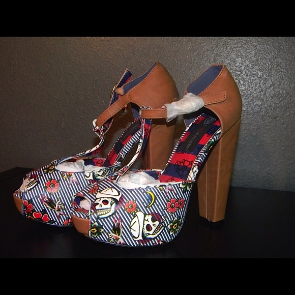 Peep toe heels