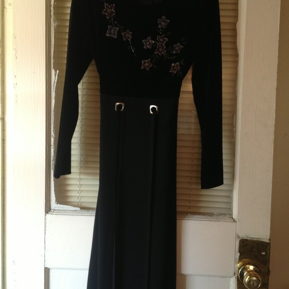 Dress - Picture 2 of 3