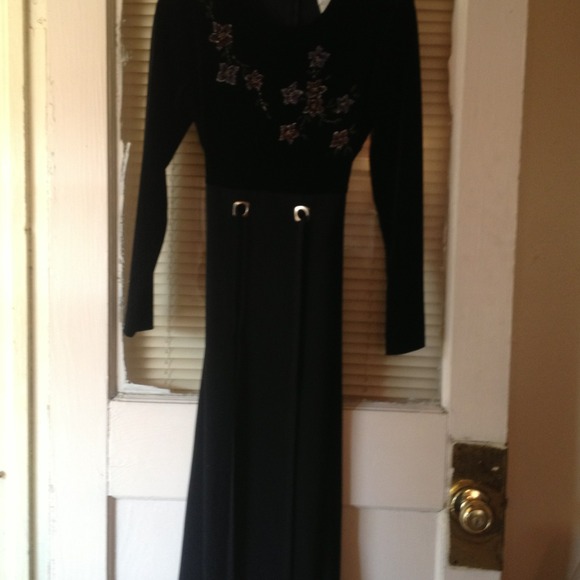 Dress - Picture 3 of 3