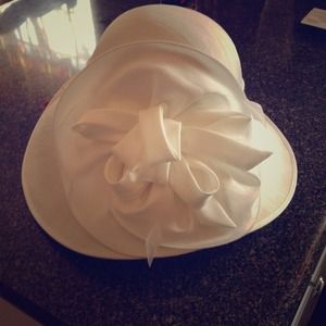 Beautiful Giovannio silk dress hat.
