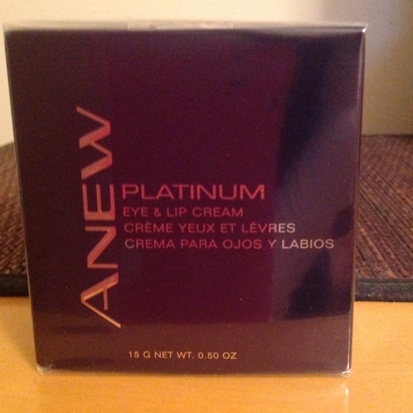 Gifted in Bundle Avon Anew Platinum Eye &Lip Cream - Picture 2 of 2