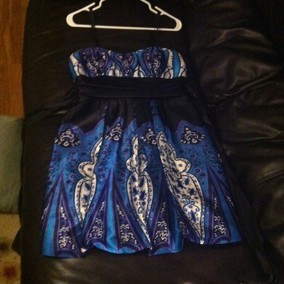 Cute blue prom dress!