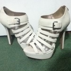 Shi heels. Look brand new. Size 6.
