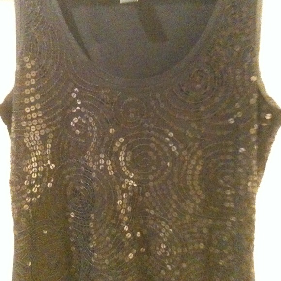 Cute Top! - Picture 2 of 2