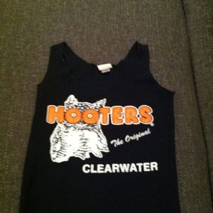 Sold 🚫🚫Authentic lightly worn hooters tank
