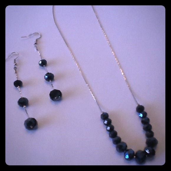 AUSTRIAN CRYSTALS NECKLACE AND EARRINGS