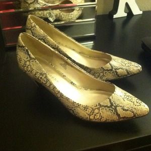 Snake skin apostrophe heels